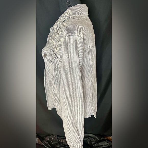 🤩 NEW ITEM! Limelush Gray Women’s Denim Jacket w/ Pearl Accents - Picture 2 of 8